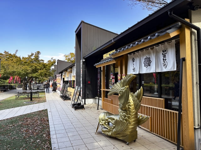 金シャチ横町はお店も多くて楽しい